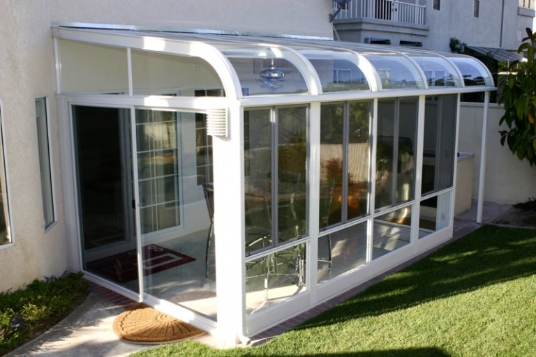 glasdach für die terrasse bogen rund idee wintergarten design