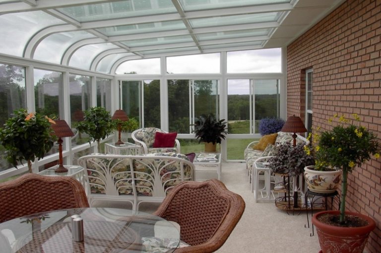 glasdach für die terrasse wintergarten idee weiss metall einrichtung korb