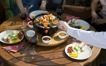 grillen Würstchen Essen Garten vorbereiten Barbeque Ideen