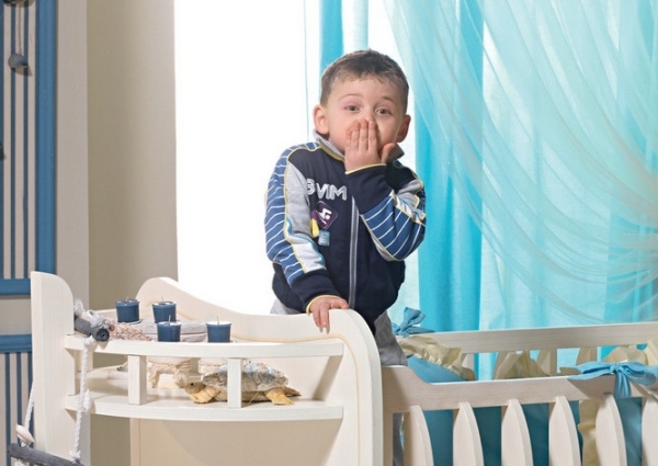 luxus babyzimmer gestalten für jungen blaue teelichter