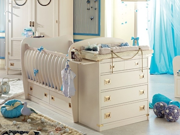 luxus babyzimmer gestalten für jungen kinderbett goldelemente