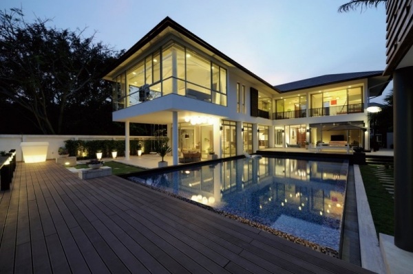 luxus villa mit modernem design außenblick holzdeck