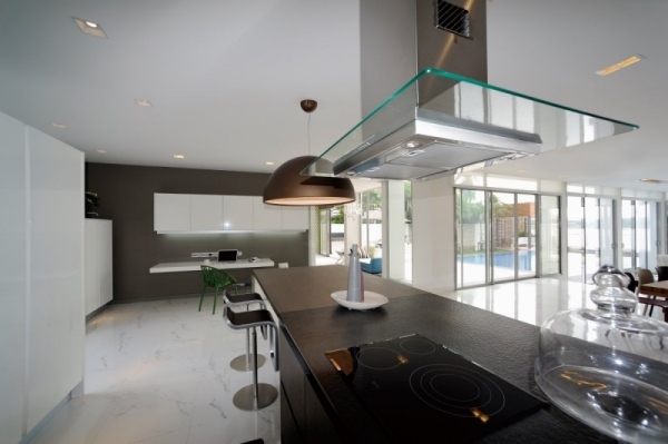 luxus ferienhaus mit modernem design kücheninsel praktisch