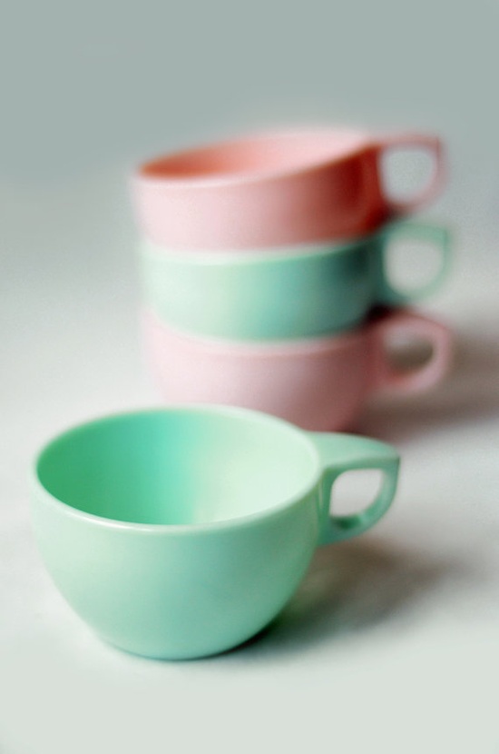 mintgrün rosa geschirr farbe kaffeetassen