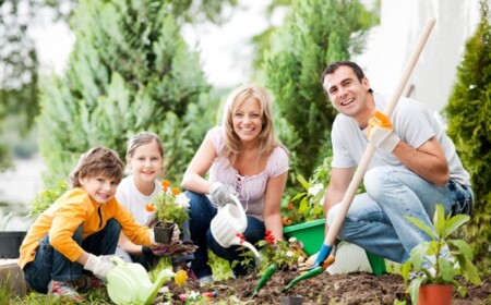 mit Kindern-im Garten arbeiten