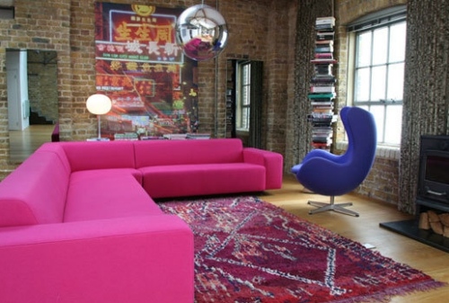 moderne pop art bilder im interieur sofa in rosa