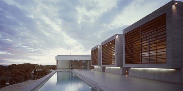 moderne residenz mit geometrischen formen pool offen