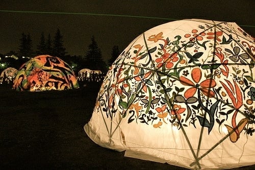 schöne Zelten Kuppelform Abend 
