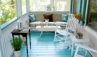 überdachte holz veranda beach stil meer thema hellblau weiss seesterne