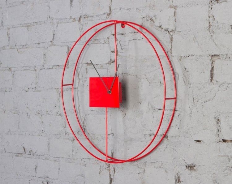 wanduhr-design-moderne-wandgestaltung-skandinavisch-minimalistisch-backsteinwand-weiss-rot