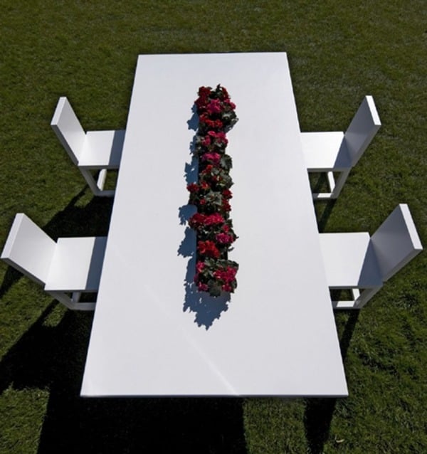 weiße Alu Gartenmöbel Bysteel tisch mit integriertem blumenkübel