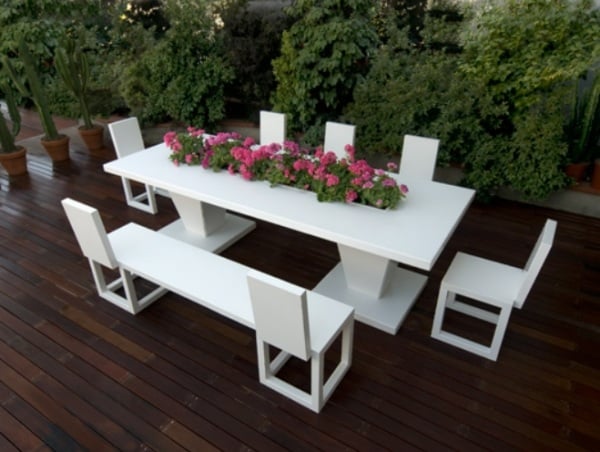 weiße Alu Gartenmöbel Bysteel tisch stühle bank pflanzkübel