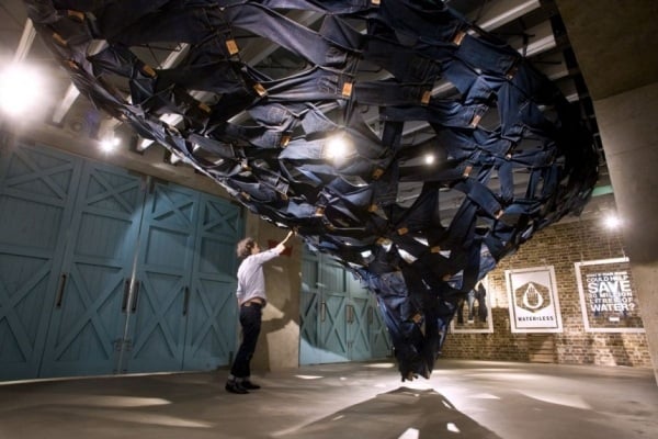 100 Jeans-Hose Skulptur-Projekt London