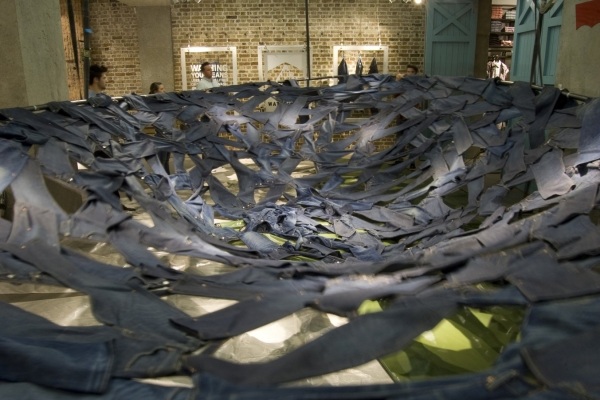 100 jeans-Paare moderne-Installation London