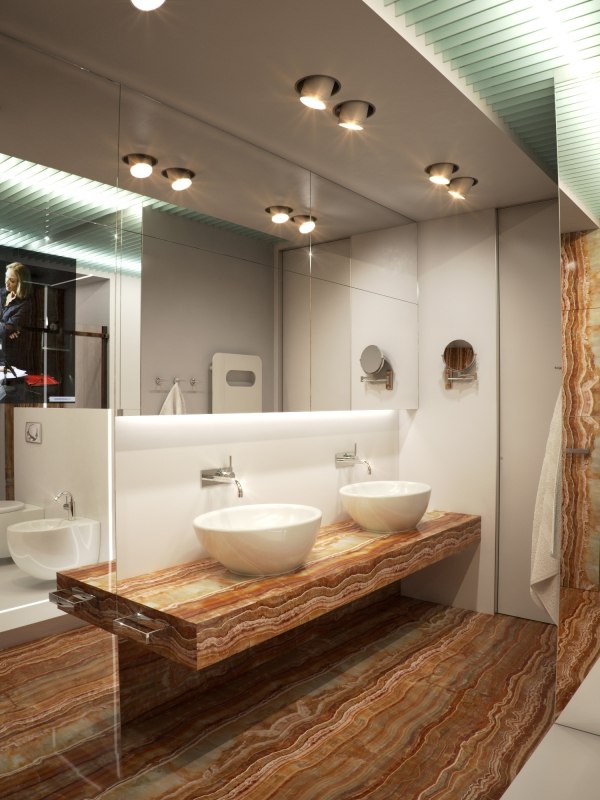 Alexander Lysak apartment badezimmer marmor erdtöne