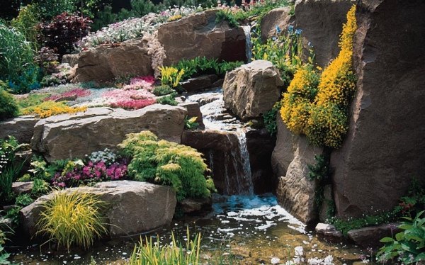 Garten Steine Wasserfall-anlegen Gestaltung Idee
