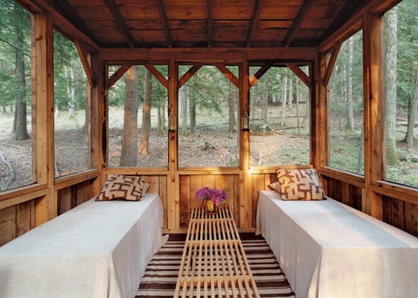 Hütte Wald Schlafzimmer Holz  Tisch Teppich