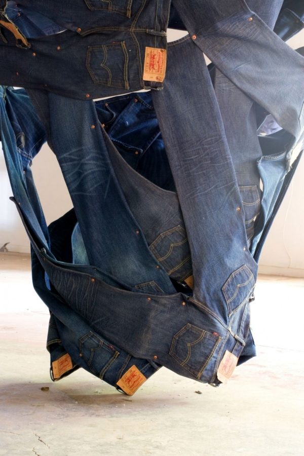 Ian McChesney-Installation kunst Jeans