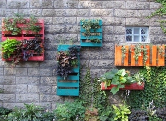Kreative Gartendeko-mit Holzpaletten-Wanddeko Idee