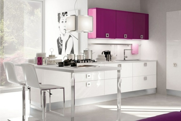Küchen Farben Lila Schrank weiße Sitzecke