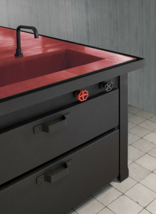 Metall Einbauküche Spüle Metall rote Farbe schwarze Unterschränke