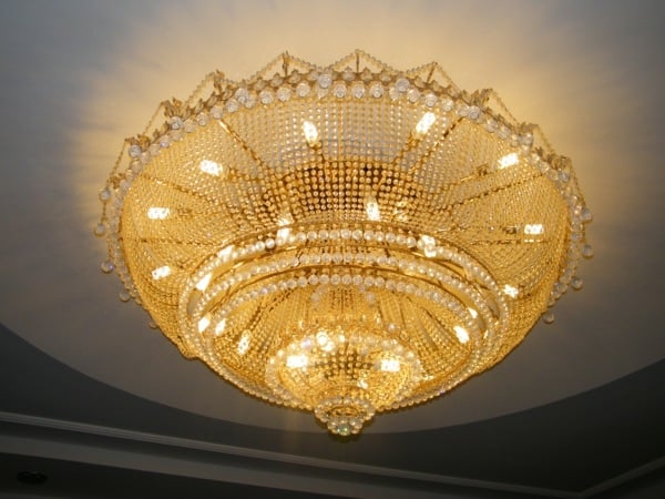  Beleuchtung traditioneller Luxus Kronleuchter goldene Details