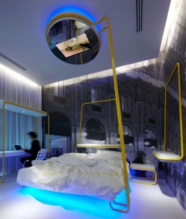 Schlafzimmer Einrichtungsideen angehängte-Decke Spiegel-Beleuchtung 