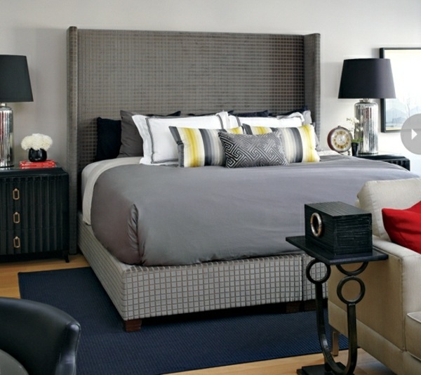 Schlafzimmer graues Farbschema Doppelbett Bett 