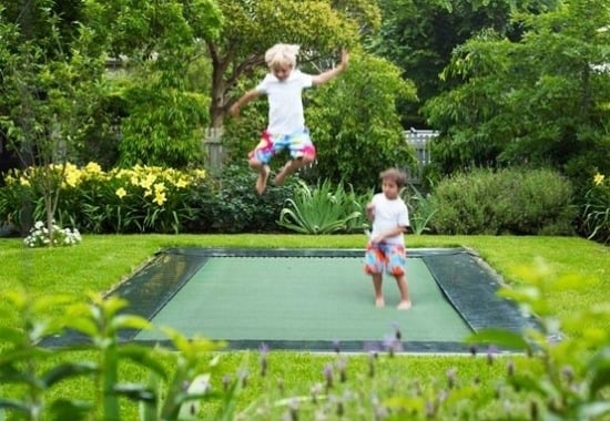 Trampolin springen-hüpfen Kinder Spielplatzgeräte Gartenideen