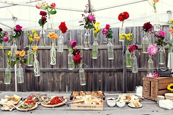 Garten Party Deko Ideen Blumen vintage Tisch