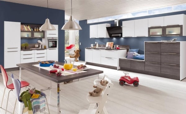 Wohnküche Einrichten moderne Ausstattung-Blau Weiß Küchenschränke