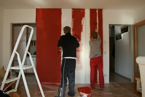 Wohnung Einzug Renovierung rote Farbe