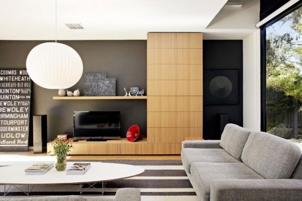 Wohnzimmer natürliche Töne-graue Sessel-Pendelleuchte Design