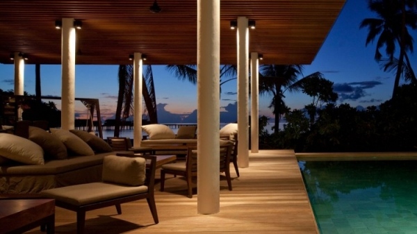 bedeckte terrasse alila villas hadahaal exklusives resort auf malediven