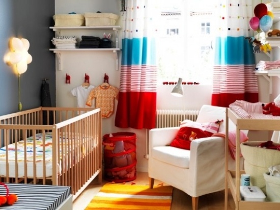 bunte motive ideen für kleines babyzimmer gestalten