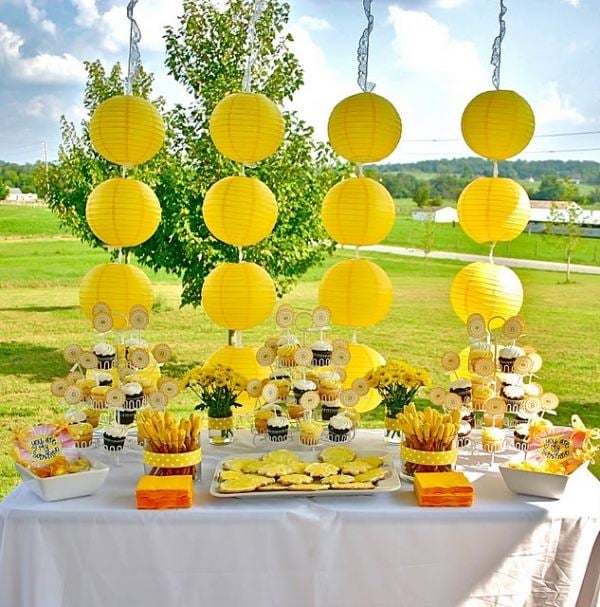 deko ideen gartenparty sommer gelb thema cupcakes