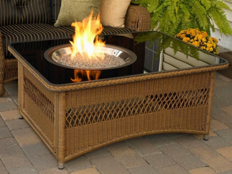 22 Feuerstelle Designs im Garten-den Patio Bereich gemütlich gestalten