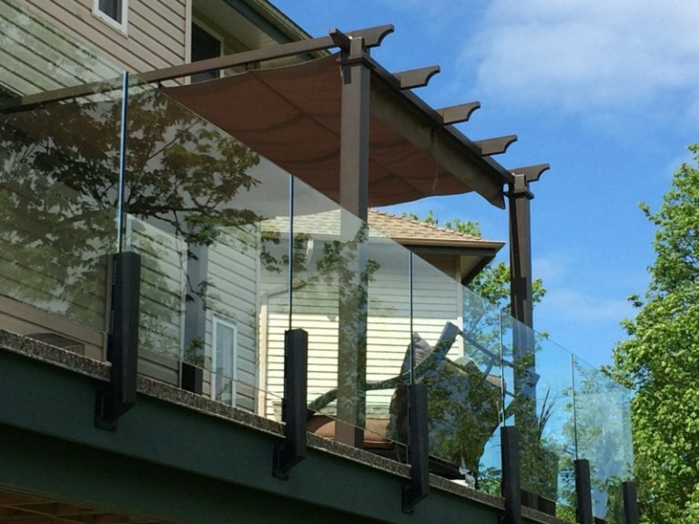 garten und balkon windschutz glasgelaender ueberdachung pergola