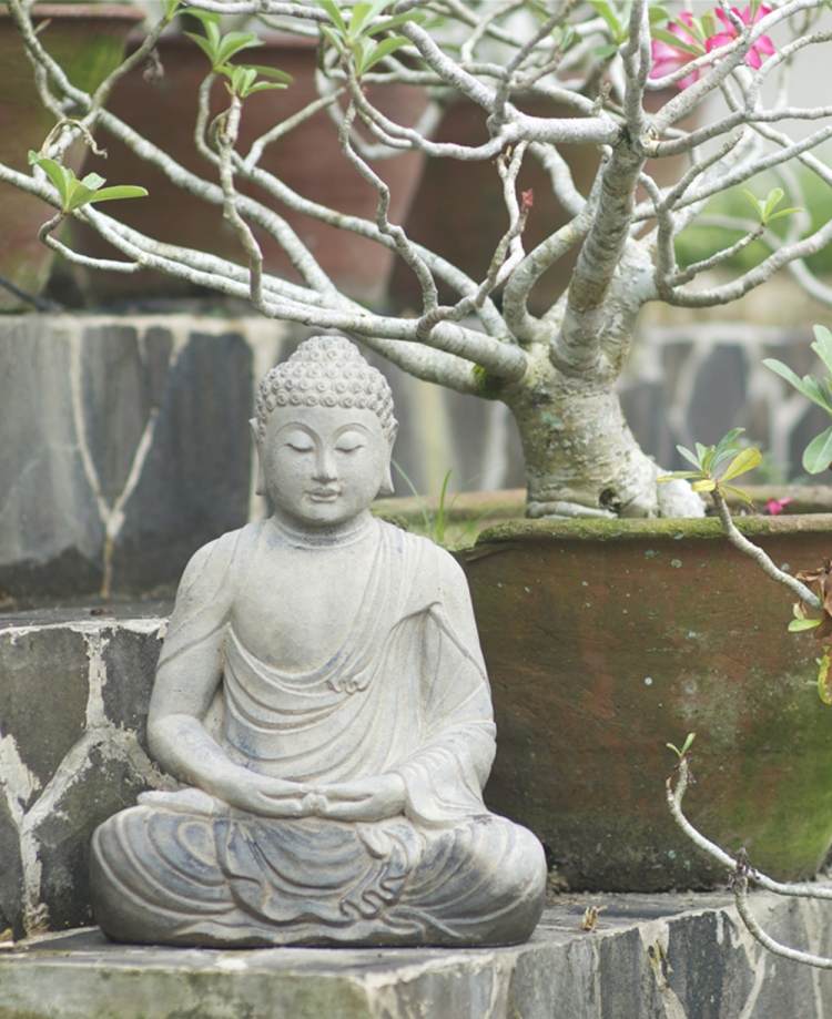 gartengestaltung-zen-buddha-figur-stein-baum-stufen