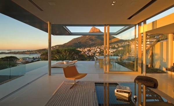 glaswand gipfel modernes luxus ferienvilla mit ozean blick