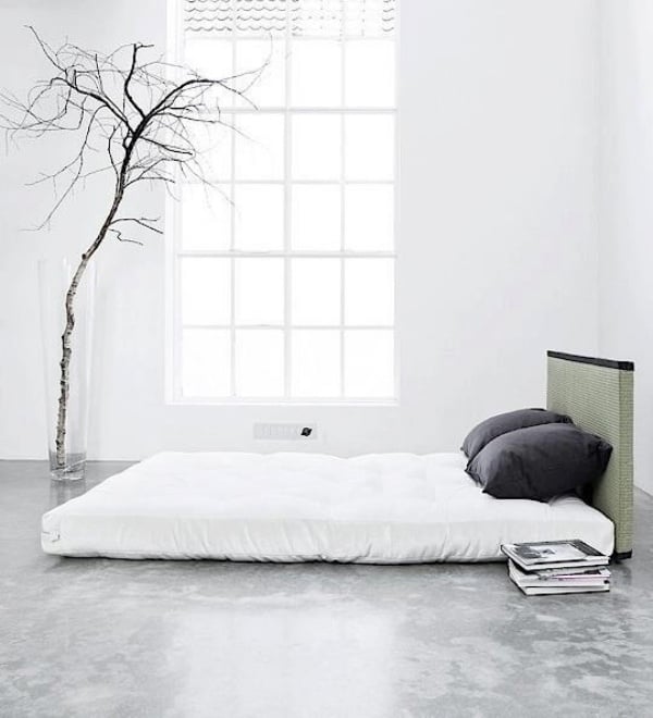 holz dekoration minimalismus ideen für weißes schlafzimmer