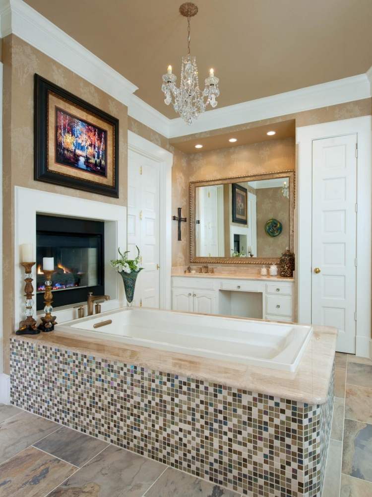mosaik-fliesen-badezimmer-badwanne-kronleuchter-kristall-luxus-kamin-dekorativ
