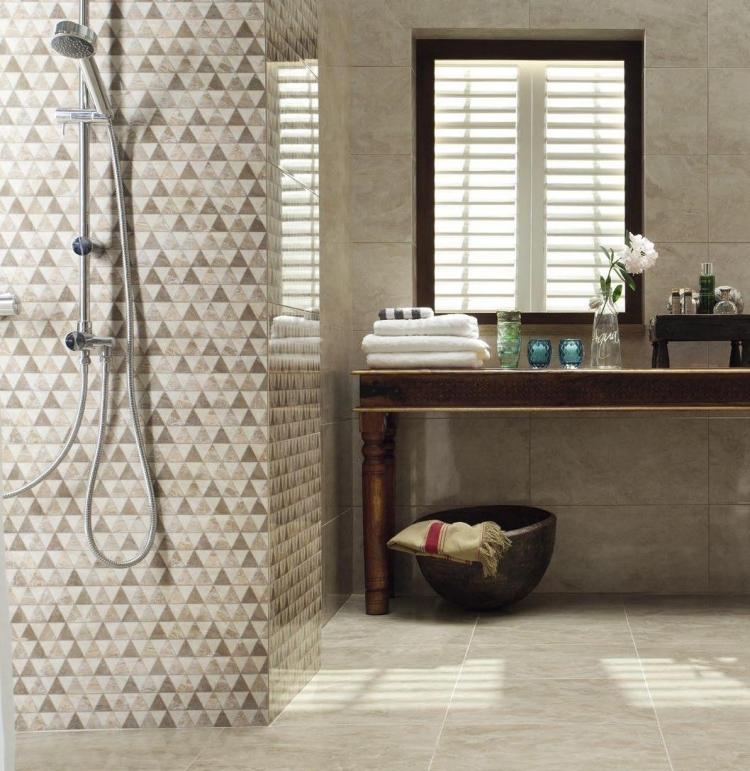 mosaik-fliesen-badezimmer-grau-weiss-monochrom-dreicke-waschtisch-golz-spiegel