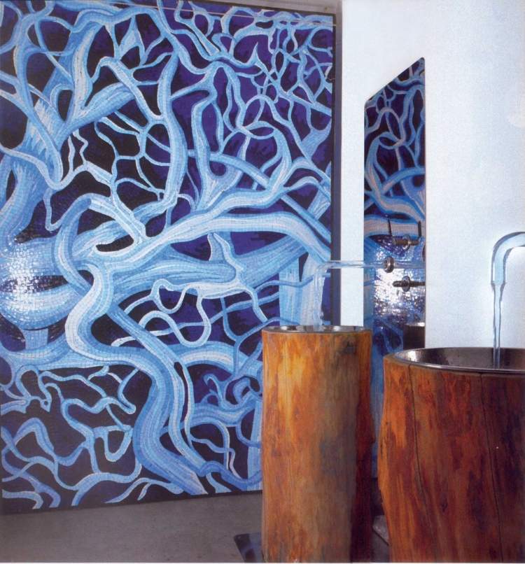 mosaik-fliesen-badezimmer-waschkonsole-holz-armatur-durchsichtig-blau-kunst-wandgestaltung