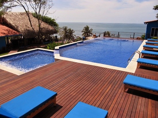 pool deck ideen für terrasse bangkirai holz
