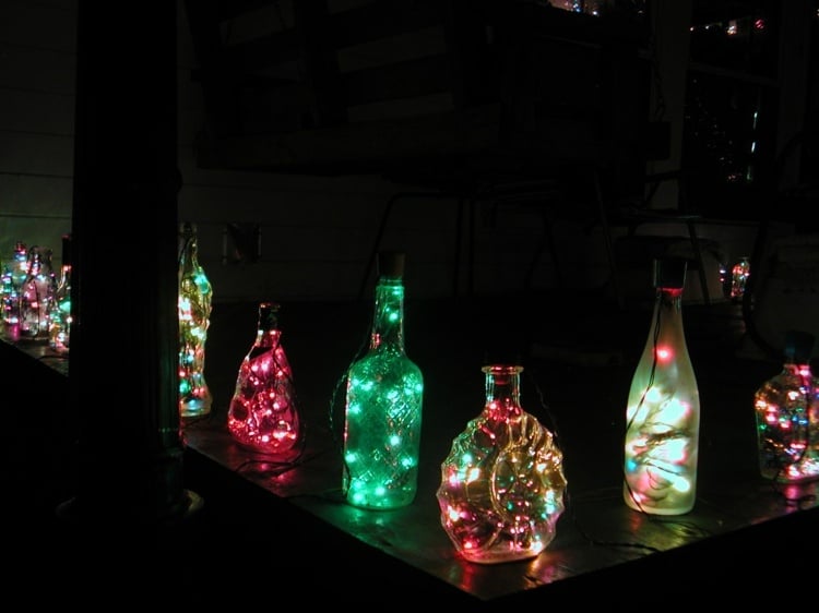 recycling ideen flaschen beleuchtung lichterketten bunt outdoor