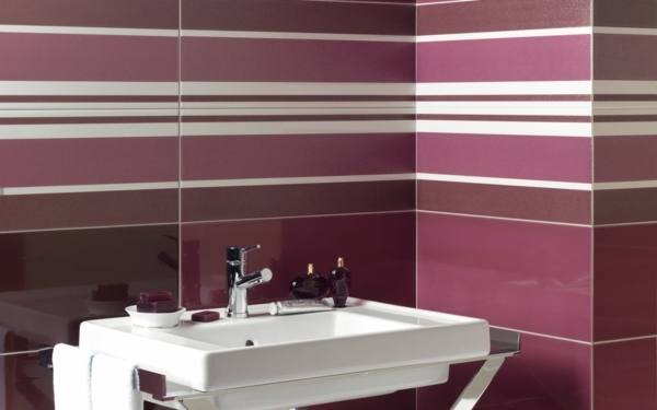 rosa Badezimmer gestalten Fliesen Muster