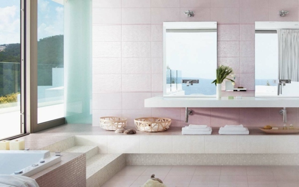 rosa Badezimmer gestalten Fliesen Badewanne