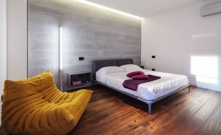 schlafzimmer-wandgestaltung-betonoptik-led-beleuchtung