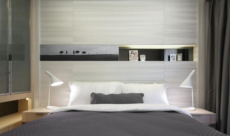  Schlafzimmer Wandgestaltung -hellgraue-wandplatten-regal-wandnische